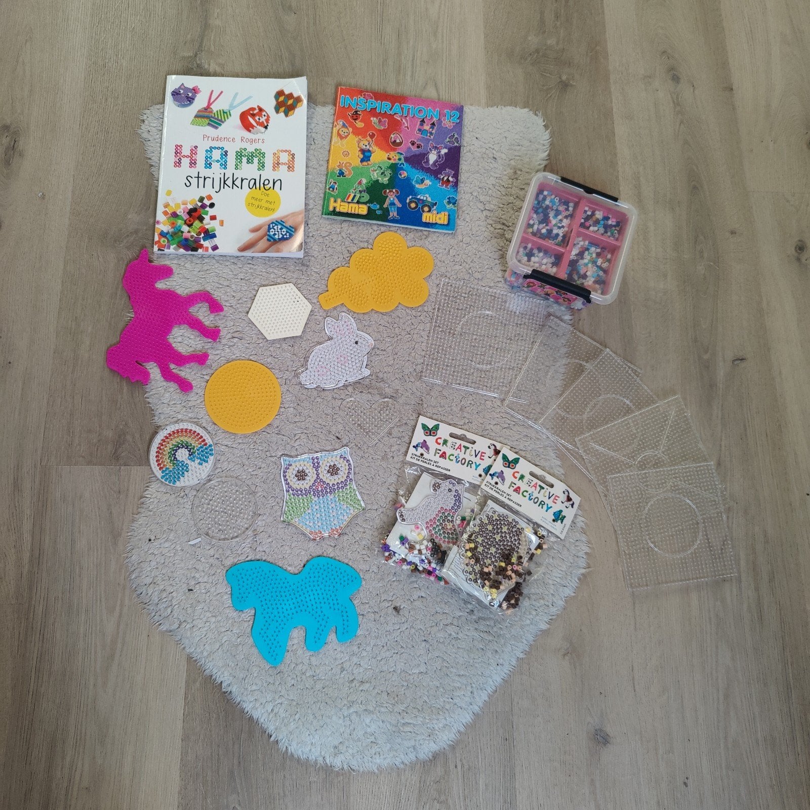 Set strijkkralen + boeken vol ideeën, Ophalen of Verzenden