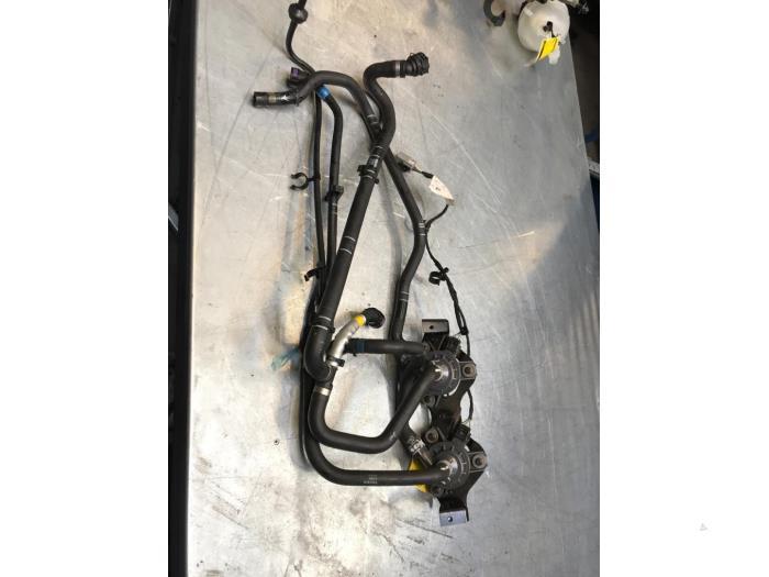 Extra waterpomp van een Volvo V60, Gebruikt, -, -, Ophalen of Verzenden