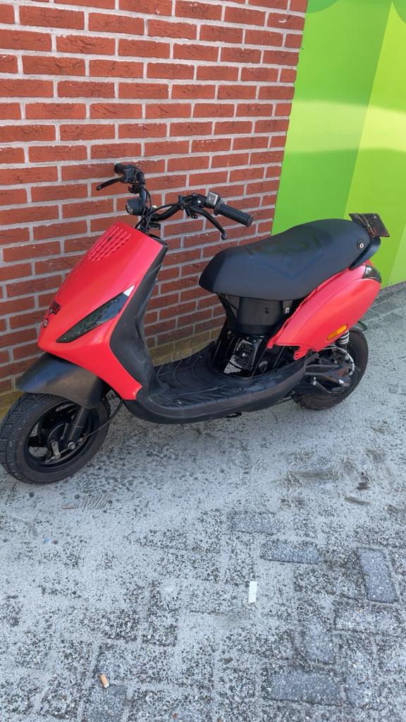 Zip 70cc met enorme power, top 100 km/u+🚀, Fietsen en Brommers, Ophalen, Zo goed als nieuw, Blok, Piaggio