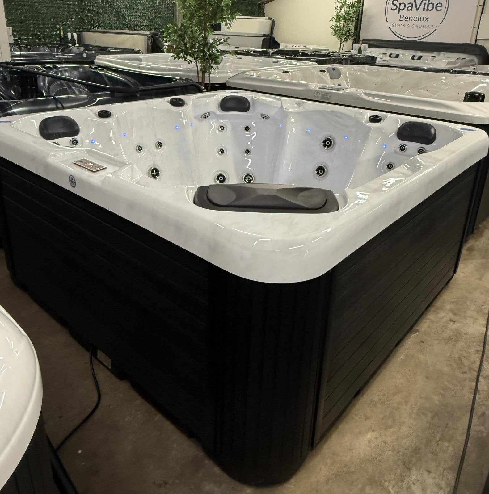 Jacuzzi | Spa Trident | 5 Persoons | Nieuw | 2 jaar garantie, Ophalen of Verzenden, Nieuw