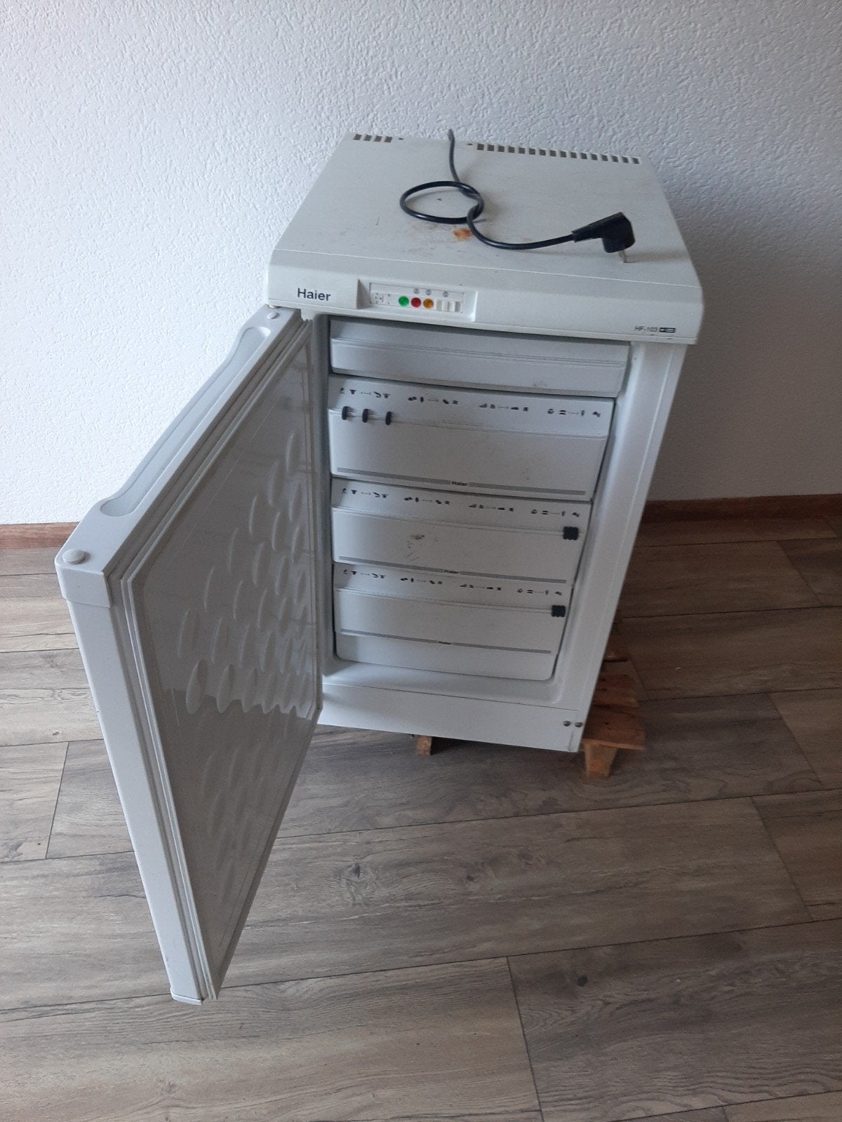 Haier vriezer met 3 lades werkt goed, Witgoed en Apparatuur, 85 tot 120 cm, Gebruikt, 75 tot 100 liter, Met aparte vriezer