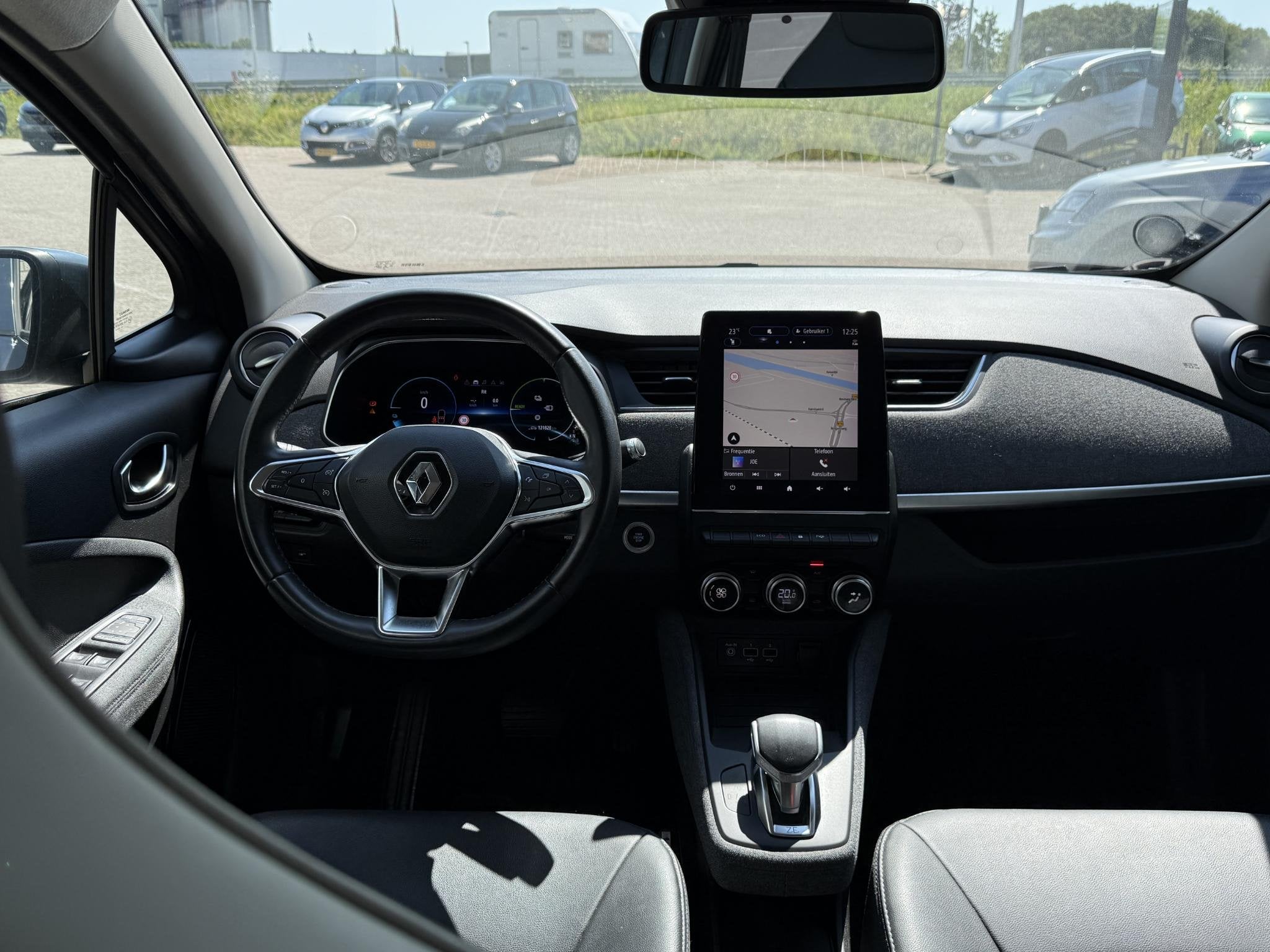Renault ZOE R135 Intens 52 kWh | NAP | Navigatie | Achteruit, Auto's, 136 pk, Gebruikt, Origineel Nederlands, 385 km