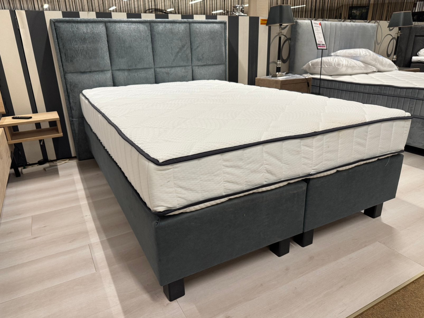 Boxspring 140x200cm €499,- Groen  Direct/Leverbaar, Ophalen, #Boxspring#Groen#140cm#2-persoons, 140 cm, Mwonenenslapen
