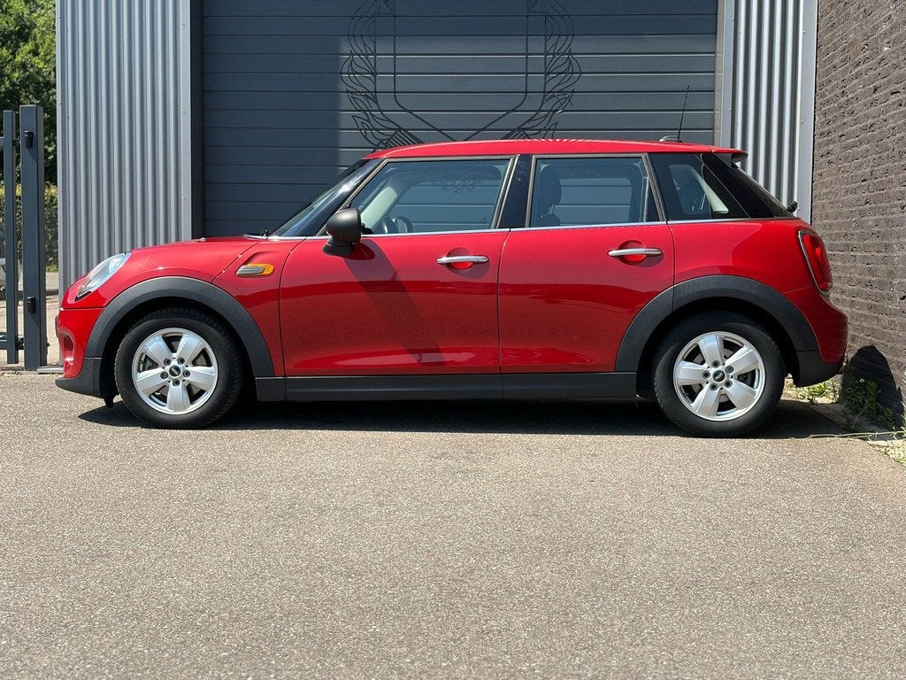 Mini 5-Deurs 1.5 One D Business Edition Sensor|Airco|Cruise, Auto's, Mini, Voorwielaandrijving, Stof, Gebruikt, Euro 6