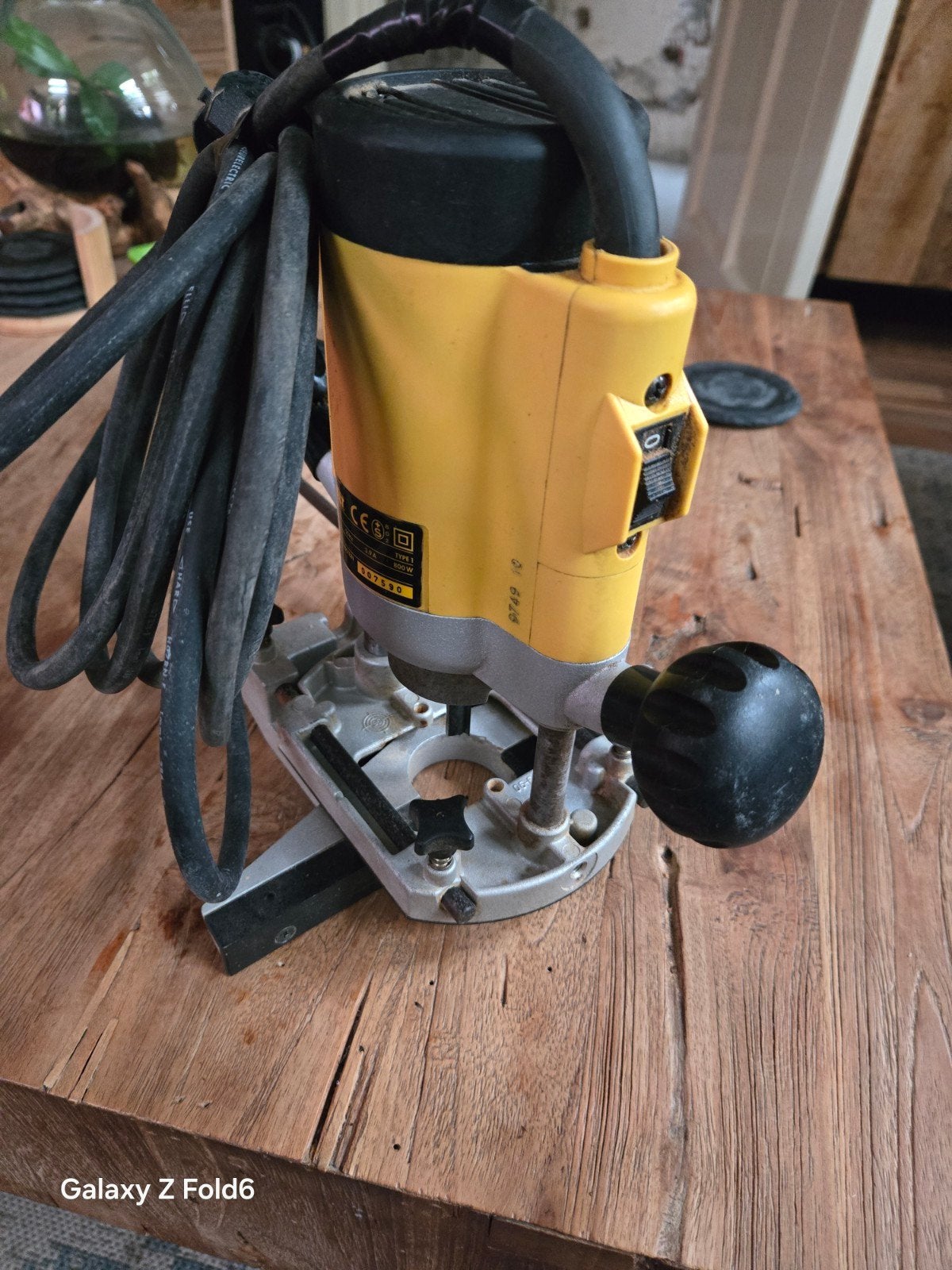 DeWalt DW613 Bovenfrees met accessoires, Gebruikt, DeWalt, Ophalen of Verzenden, Bovenfrees