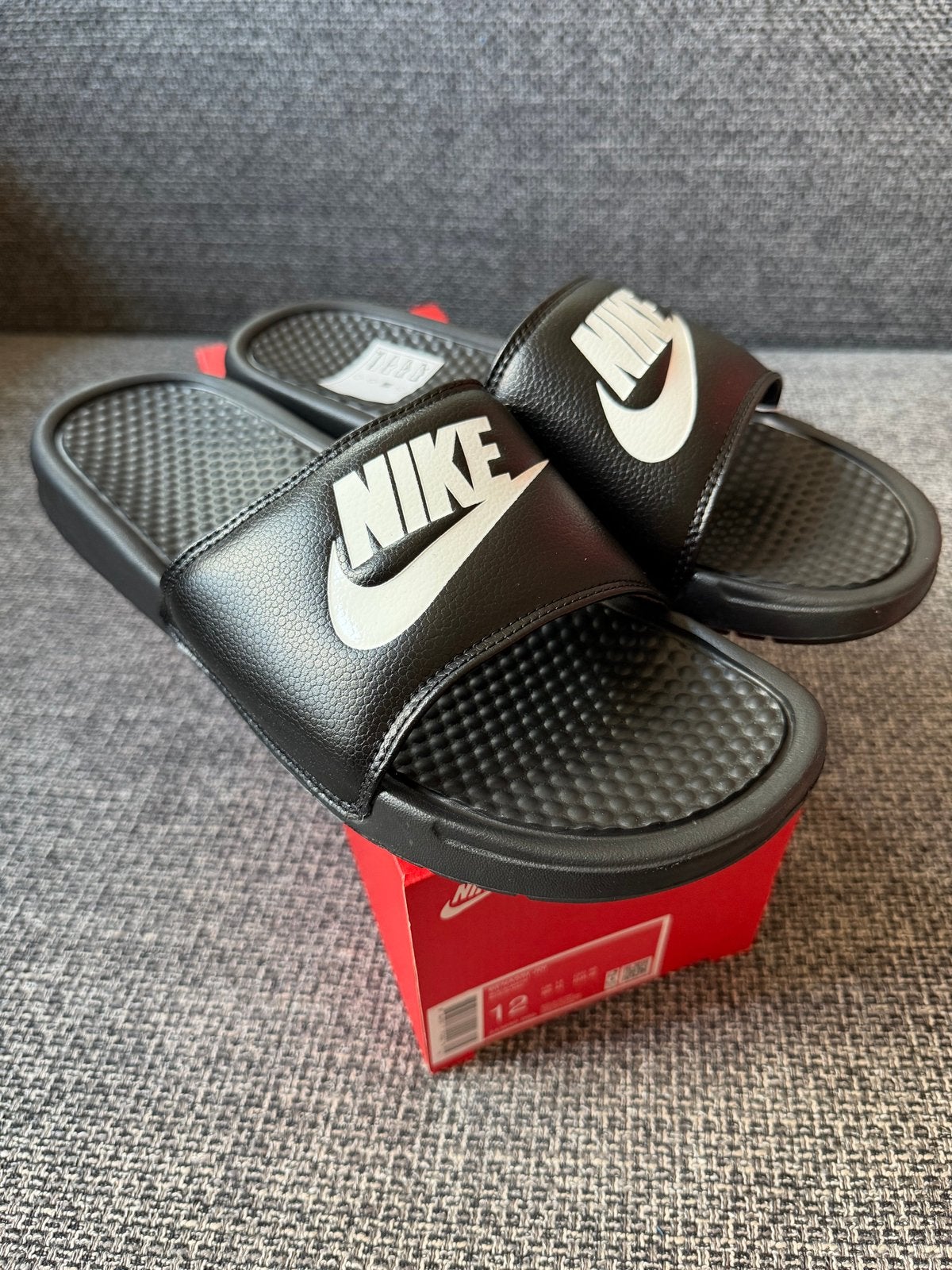 Nike Benassi JDI slippers maat 46 - Nieuw met doos, Kleding | Heren, Schoenen, Slippers, Zwart, Nieuw, Ophalen of Verzenden