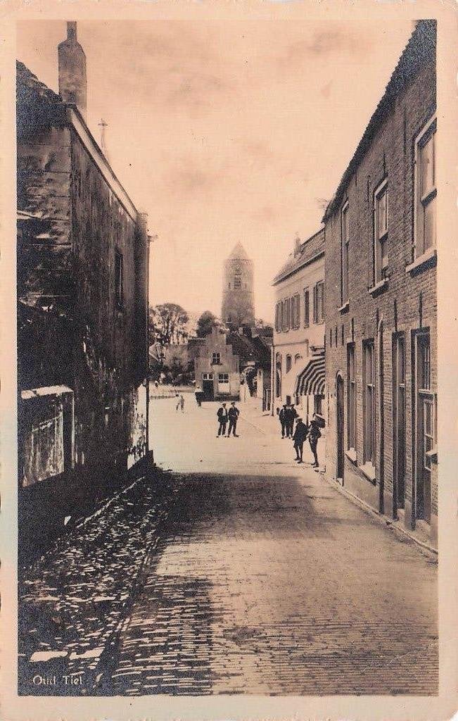 Tiel type fotokaart - Oud Tiel met mensen, Ophalen of Verzenden, Voor 1920, Ongelopen, Gelderland