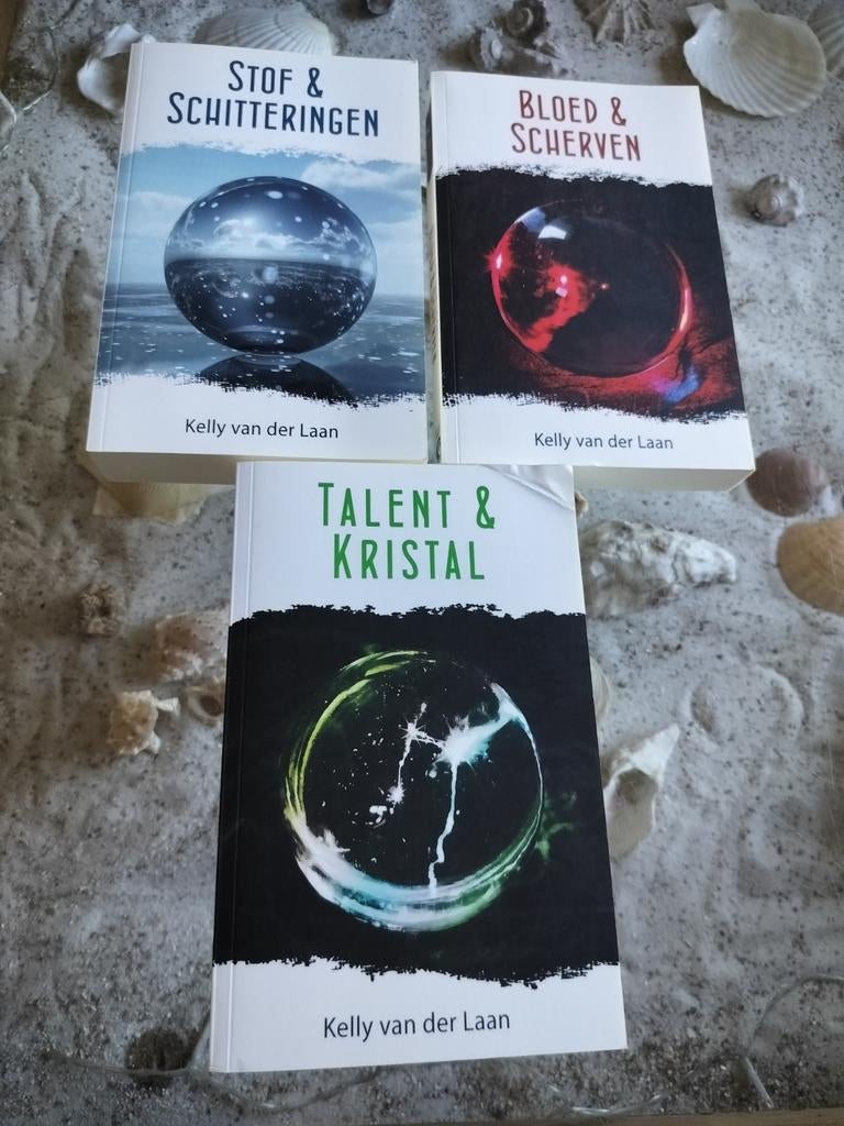 Kelly van der Laan - Lentagon trilogie, Boeken, Ophalen of Verzenden, Gelezen