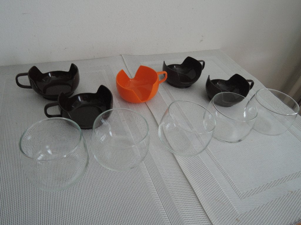 Vijf ouderwetse retro theeglazen in kunststof houders, Glas of Glazen, Ophalen of Verzenden, Overige stijlen, Glas