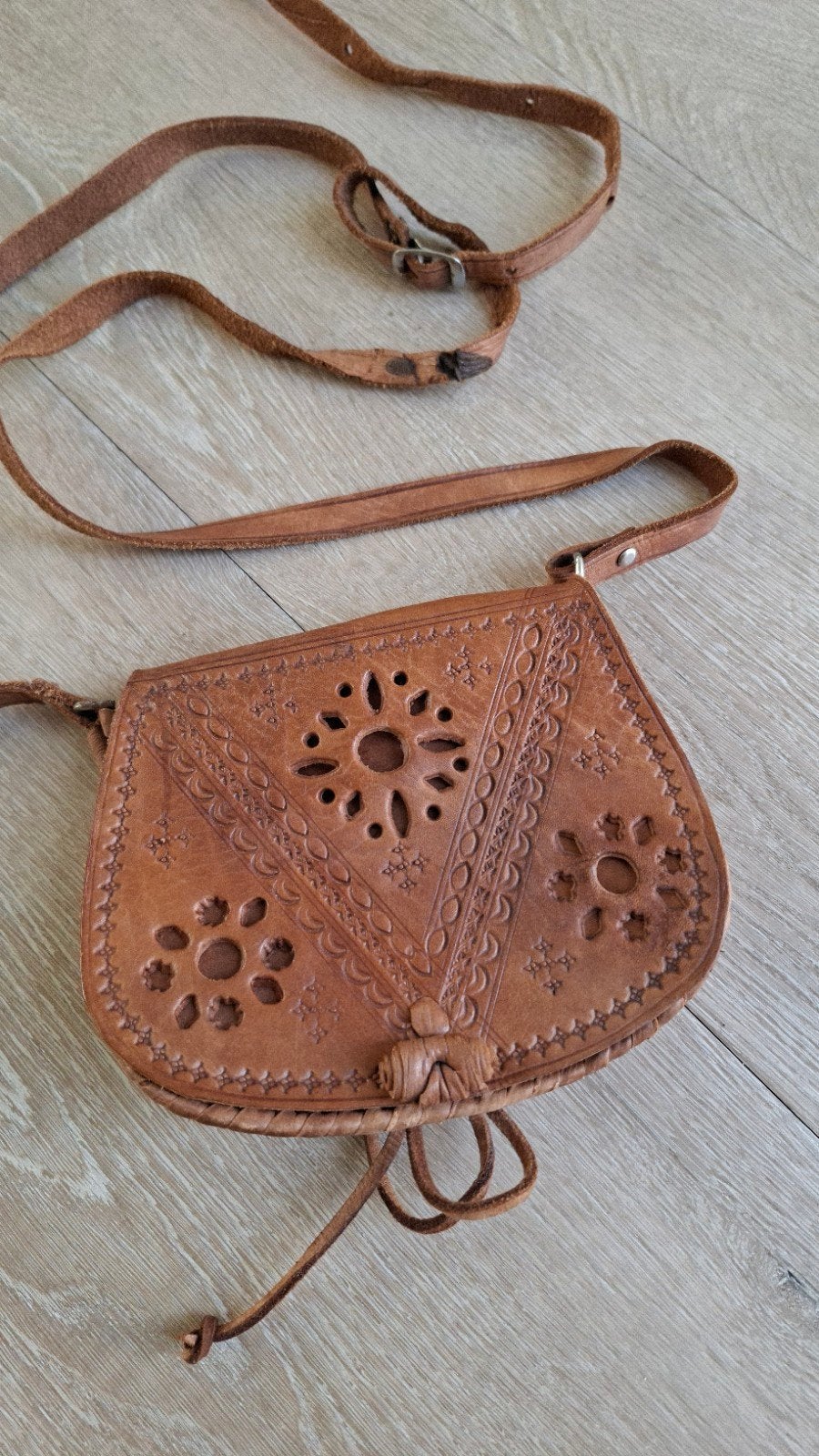 Vintage Leren Schoudertasje met Bloemmotief, Ophalen of Verzenden, Gebruikt, Bruin, Schoudertasje