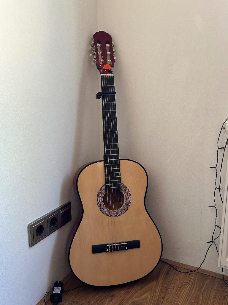 Guitar, Ophalen of Verzenden, Zo goed als nieuw, Klassieke of Spaanse gitaar
