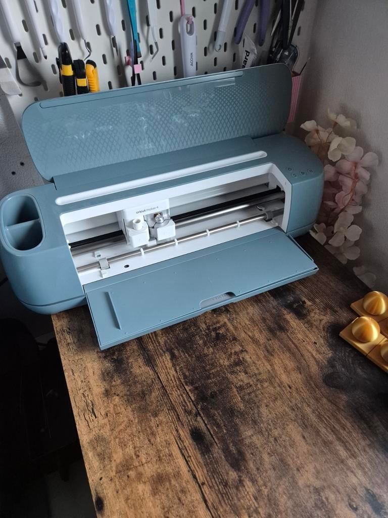 Cricut Maker 4 snijmachine met accessoires en Vevor hitteper, Hobby en Vrije tijd, Ophalen, Gereedschap of Toebehoren