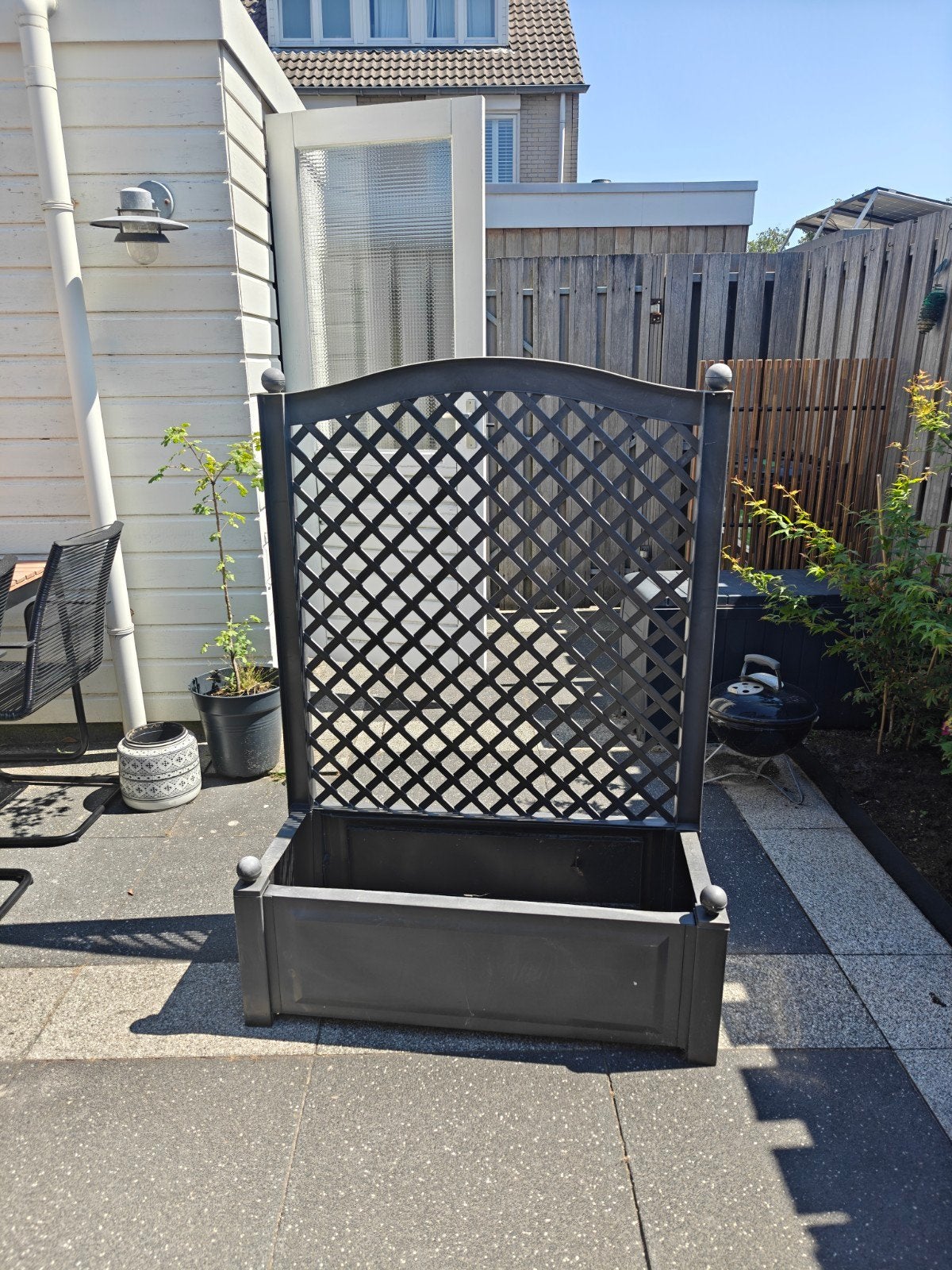 Zwarte plantenbak met klimrek, Ophalen, Kunststof, Gebruikt, Balkon