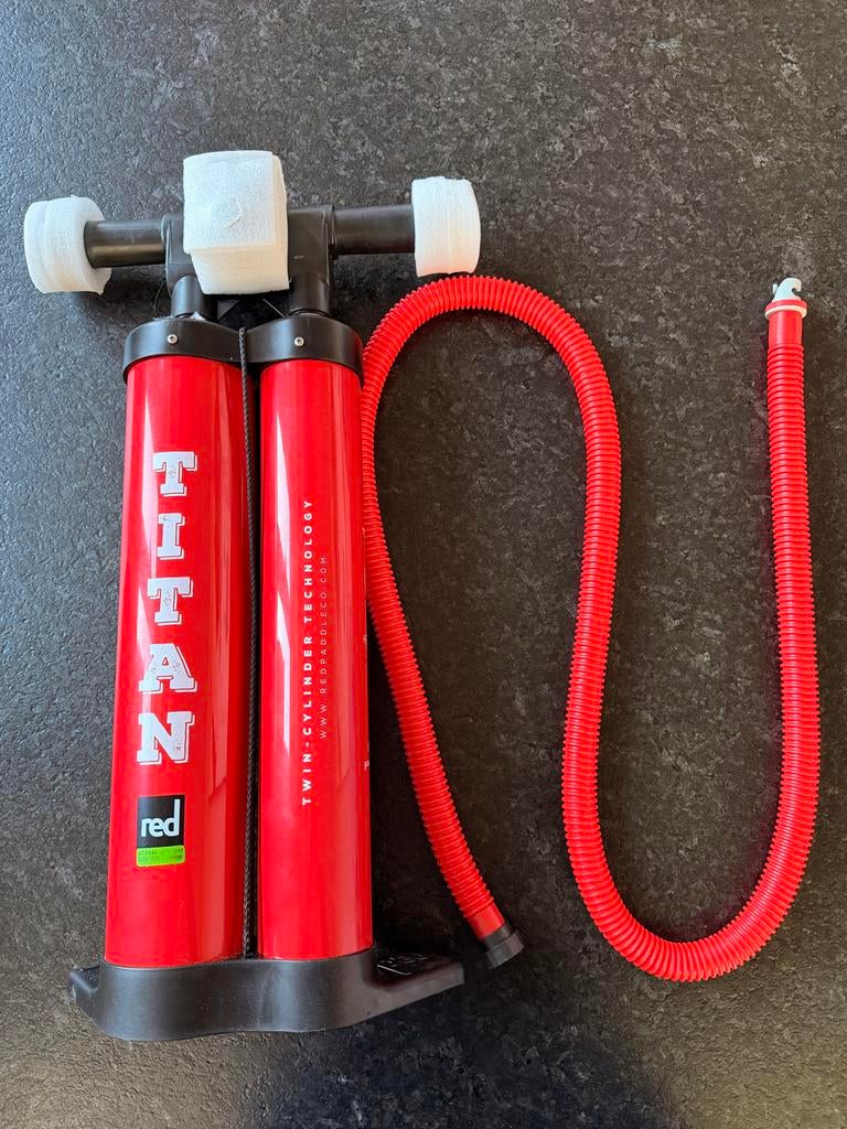 RED Sup Board Titan I Air Pump - Zo goed als nieuw, Watersport en Boten, Suppen, Ophalen, Zo goed als nieuw, SUP-accessoire