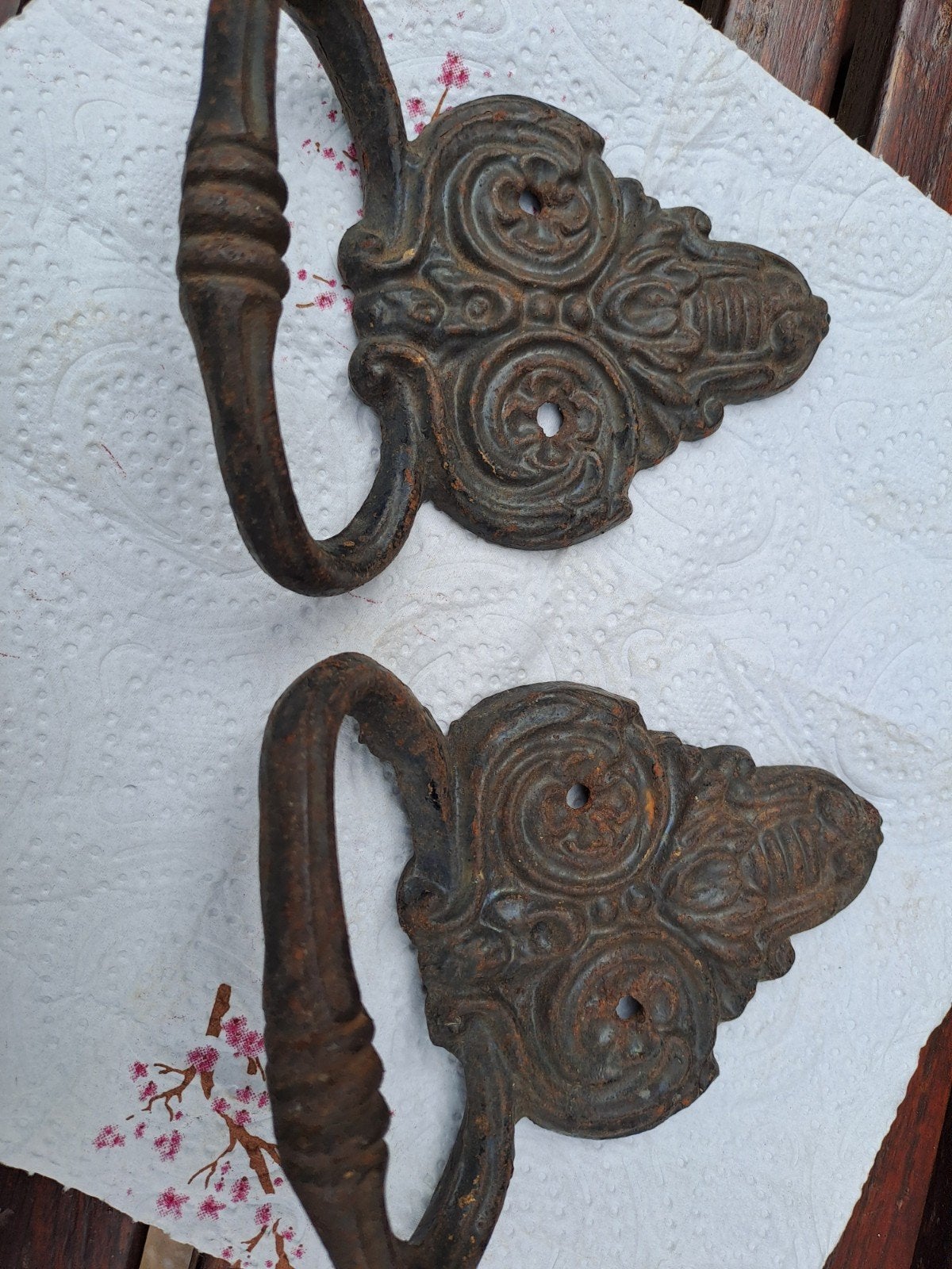 Set van 2 Antieke Gietijzeren Haken - Decoratief, Ophalen of Verzenden