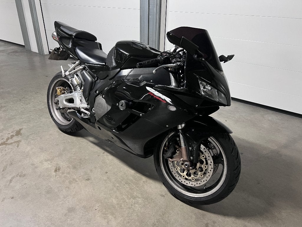 Honda CBR1000RR 2004, Motoren, Motoren | Honda, Sportuitlaat, 4 cilinders, Motorrijbewijs A, Gebruikt