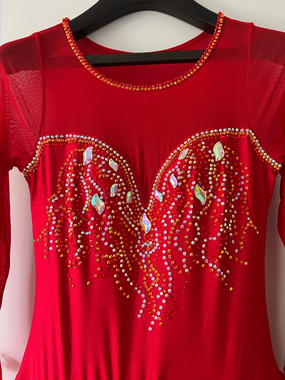 Sierlijke Rode Ballroom Jurk met Strass en Mesh, Maat 38/40 (M), Nieuw, Ophalen of Verzenden, Rood