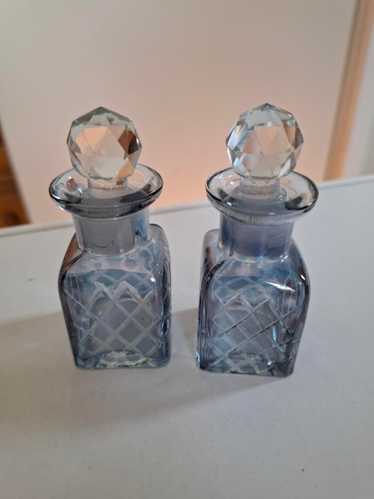2 kleine parfum flesjes, Antiek en Kunst, Antiek | Glas en Kristal, Ophalen of Verzenden