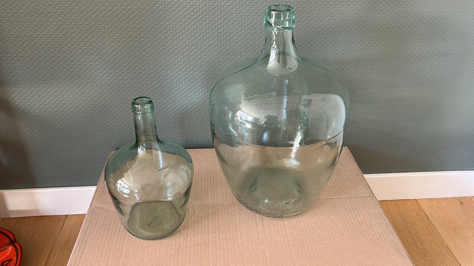 Twee glazen vazen, Ophalen of Verzenden, Zo goed als nieuw, Overige kleuren, Glas