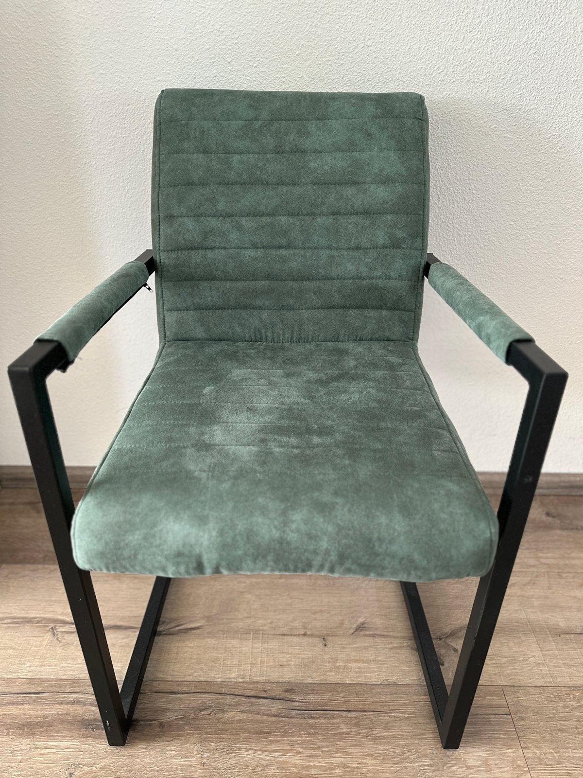 Groene eetkamerstoel met armleuningen - Zo goed als nieuw, Huis en Inrichting, Ophalen, Overige kleuren, Zo goed als nieuw, Metaal