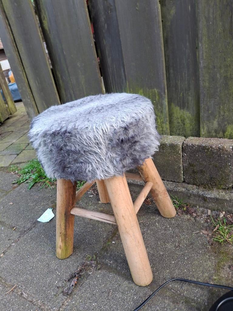 Krukje met nepbont, Ophalen, Zo goed als nieuw, Hout