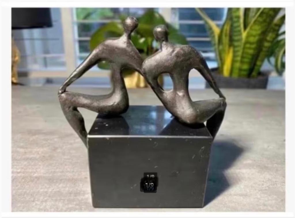 Bronzen beeld op marmeren voet, “Samen” “Een” “Man vrouw”, Antiek en Kunst, Kunst | Beelden en Houtsnijwerken, Ophalen of Verzenden
