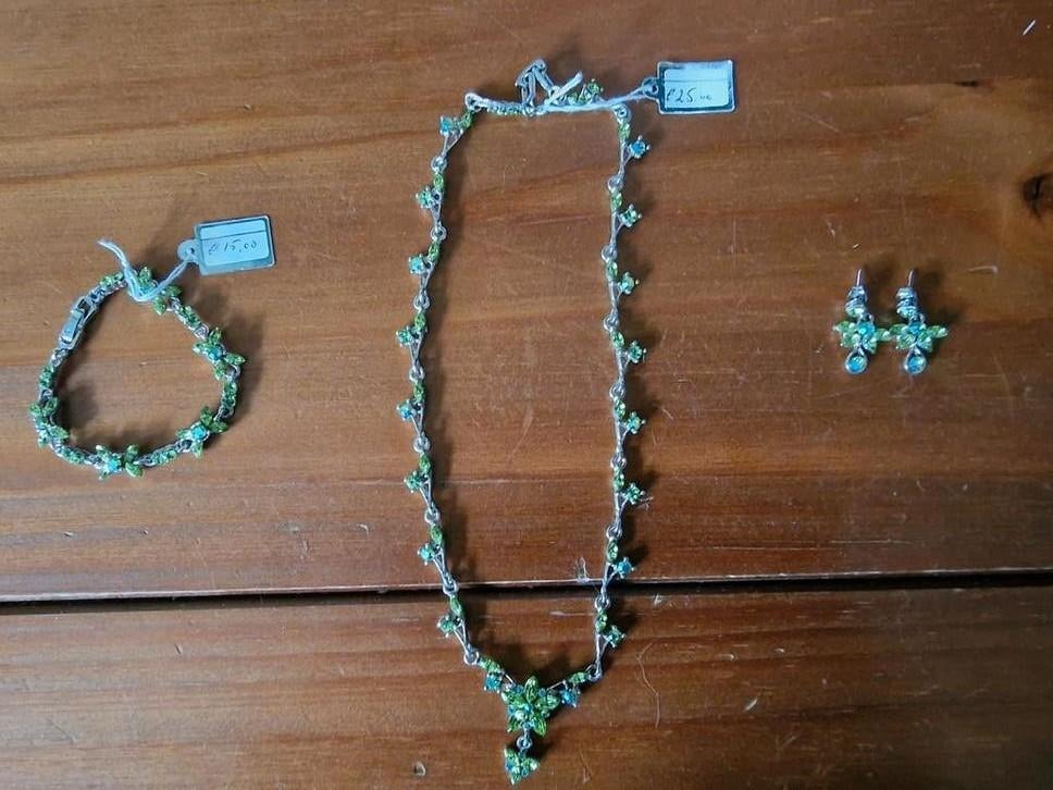 Groene sieraden set nooit gedragen, Overige materialen, Met strass, Ophalen of Verzenden, Zo goed als nieuw