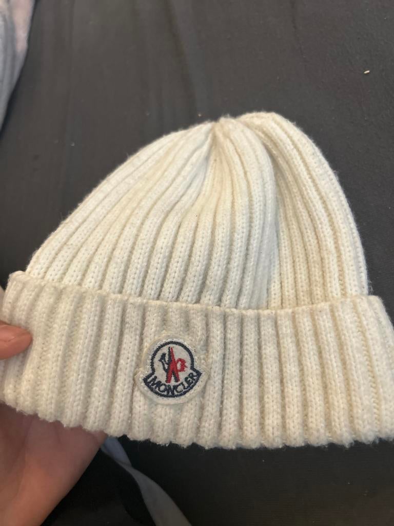 Moncler Witte Muts, Ophalen of Verzenden, Zo goed als nieuw, One size fits all, Hoed