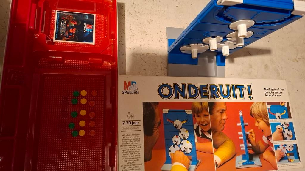 Onderuit langwerpige doos, Hobby en Vrije tijd, Gezelschapsspellen | Overige, Drie of vier spelers, Ophalen of Verzenden, Gebruikt