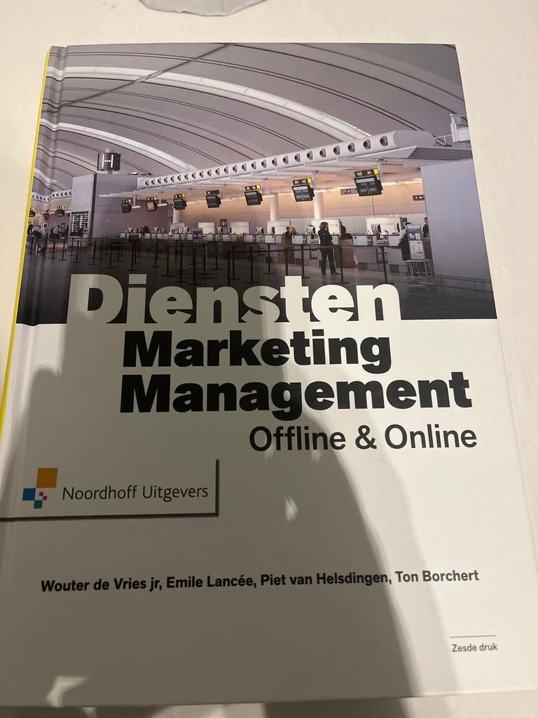 Diensten Marketing Management - Noordhoff Uitgevers, Boeken, Ophalen of Verzenden, Zo goed als nieuw, Economie en Marketing