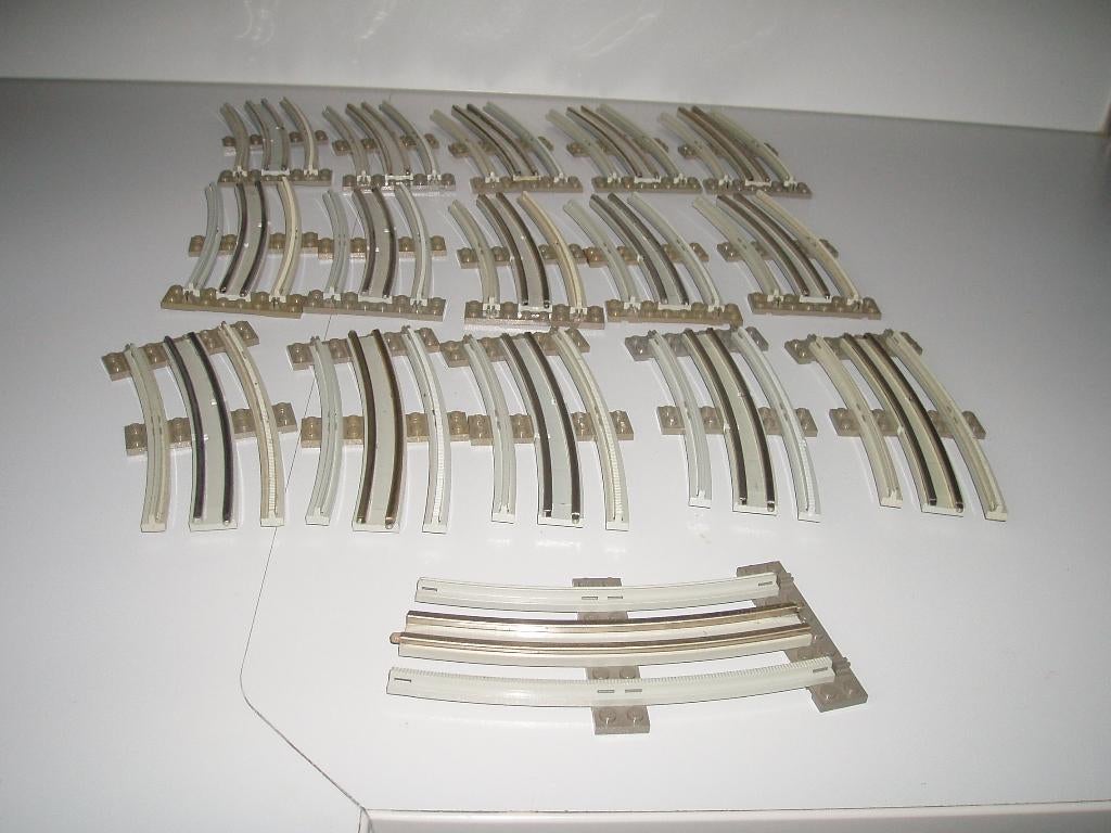 LEGO 12v Rails GRIJS Gebogen 1 tot 128 in perfecte staat!!, Kinderen en Baby's, Speelgoed | Duplo en Lego, Ophalen of Verzenden