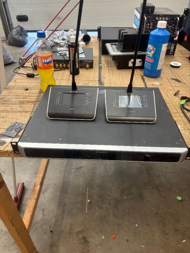 Omroepsysteem Bosch PLM-8M8 plus twee omroep microfoons, Ophalen of Verzenden, Gebruikt, Audio