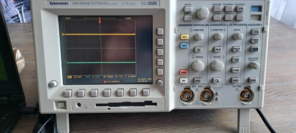 Tektronix TDS 3032B oscilloscope 300 MHz, Doe-het-zelf en Verbouw, Meetapparatuur, Ophalen of Verzenden, Gebruikt, Elektriciteit