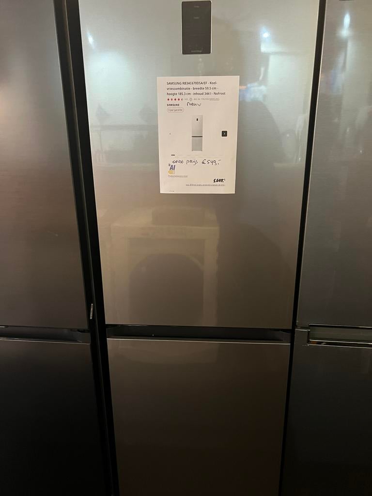 Nieuwe samsung koelkast No Frost. 5 jaar fabrieksgarantie., 200 liter of meer, Met aparte vriezer, Nieuw, Energieklasse A of zuiniger
