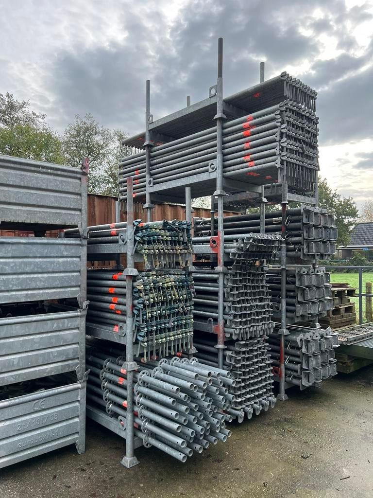 Gevel steiger Layher - Verhuur, Doe-het-zelf en Verbouw, Steigers, Zo goed als nieuw, Gevelsteiger