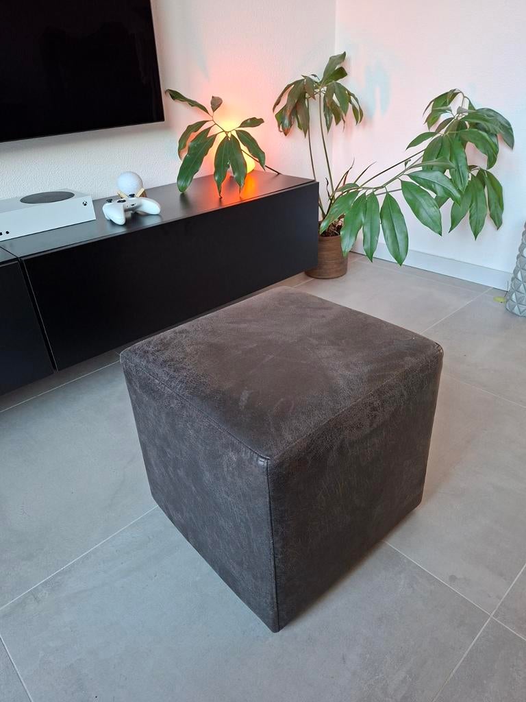 Sfeervolle poef met dienblad - 40x40 cm, Minder dan 50 cm, Vierkant, Nieuw, Minder dan 50 cm