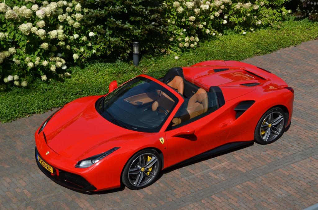 Ferrari 488 Spider HELE 2018 Rosso Corsa, Auto's, Automaat, Achterwielaandrijving, 74 €/maand, Cabriolet