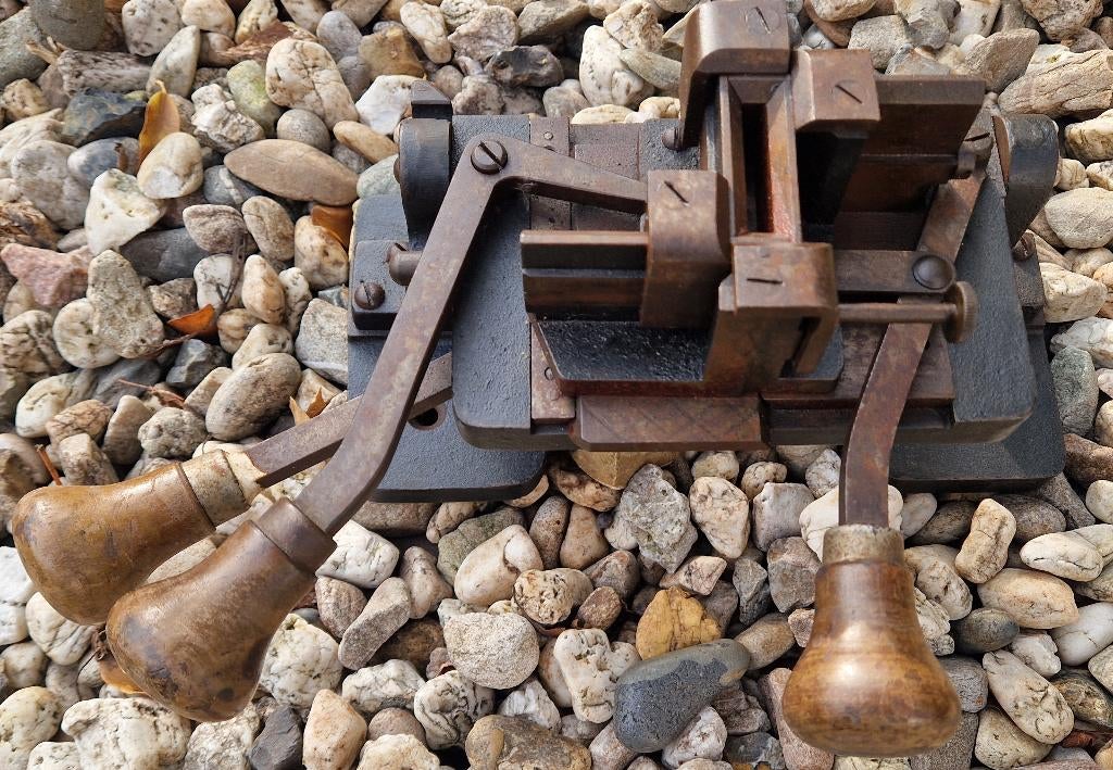 Antiek instrument LETTERGIETMAL voor drukkerij, Antiek en Kunst, Antiek | Gereedschap en Instrumenten, Ophalen of Verzenden