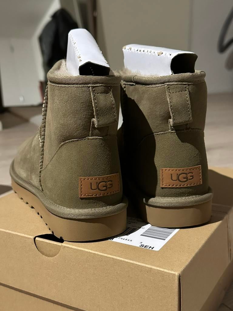 Ugg’s Khaki maat 39, Kleding | Dames, Schoenen, Ophalen of Verzenden, Zo goed als nieuw, Pantoffels of Sloffen