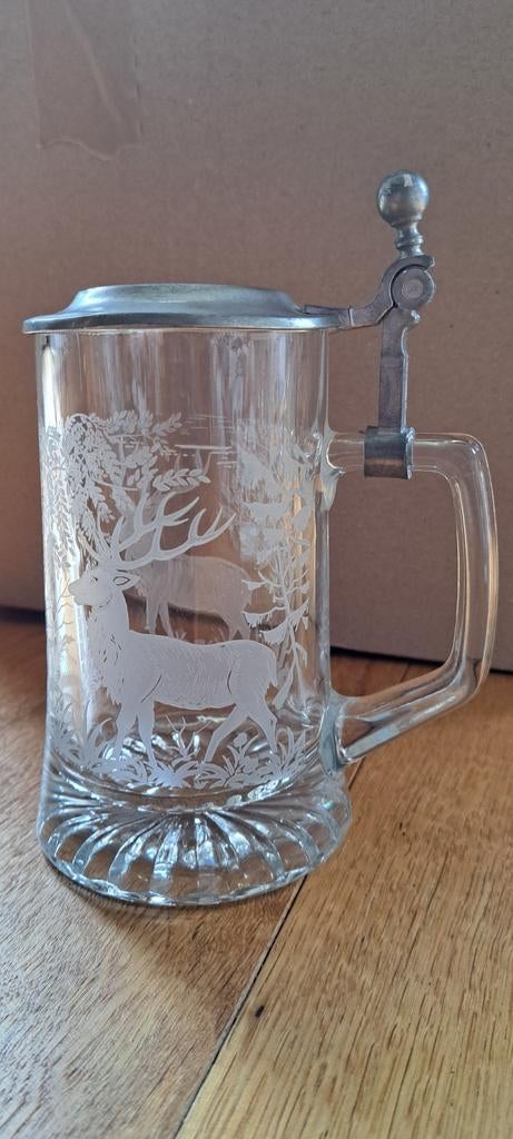 Bierglas met gegraveerd hert en tinnen deksel, Ophalen of Verzenden, Zo goed als nieuw, Bierglas