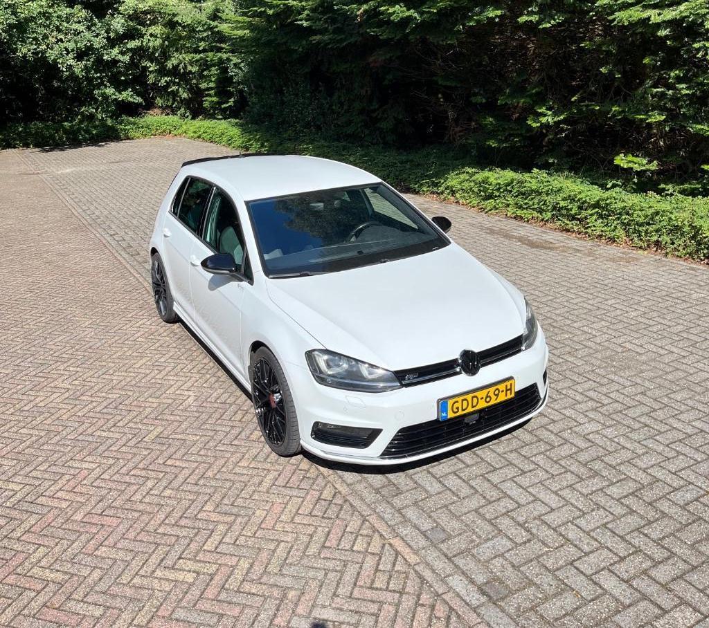 Volkswagen Golf 1.2 TSI 110pk BMT 5D DSG 2016 Wit, Auto's, Stof, Zwart, 4 cilinders, 620 kg