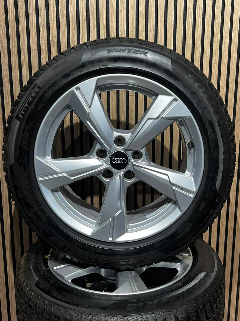 Audi Q5 wielenset + winterbanden, Auto-onderdelen, Banden en Velgen, Ophalen, 18 inch, Gebruikt, Banden en Velgen