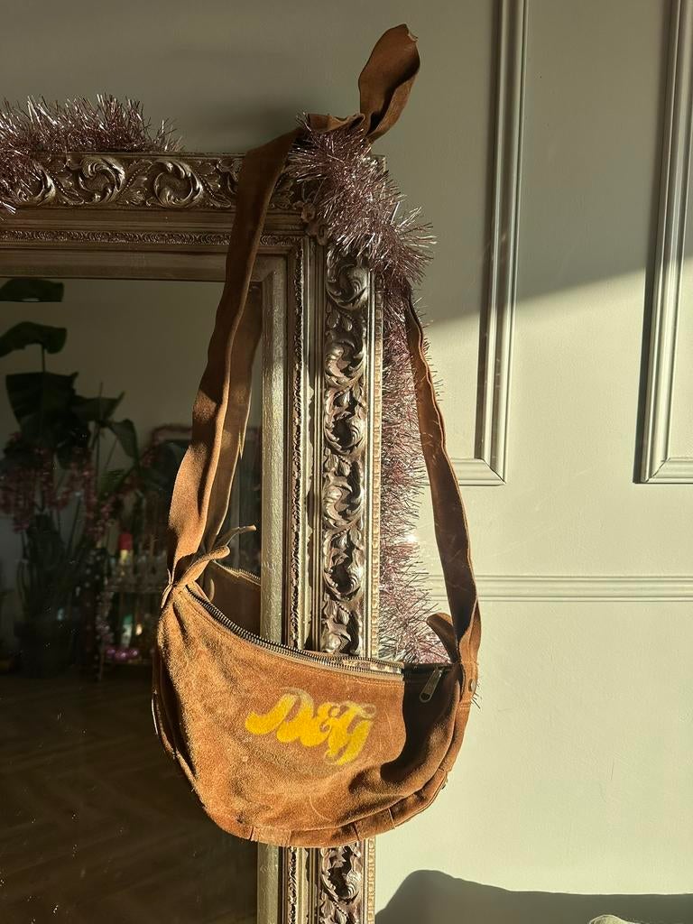 Suede Dolce & Gabanna schoudertas, Ophalen of Verzenden, Gebruikt, Bruin, Schoudertasje