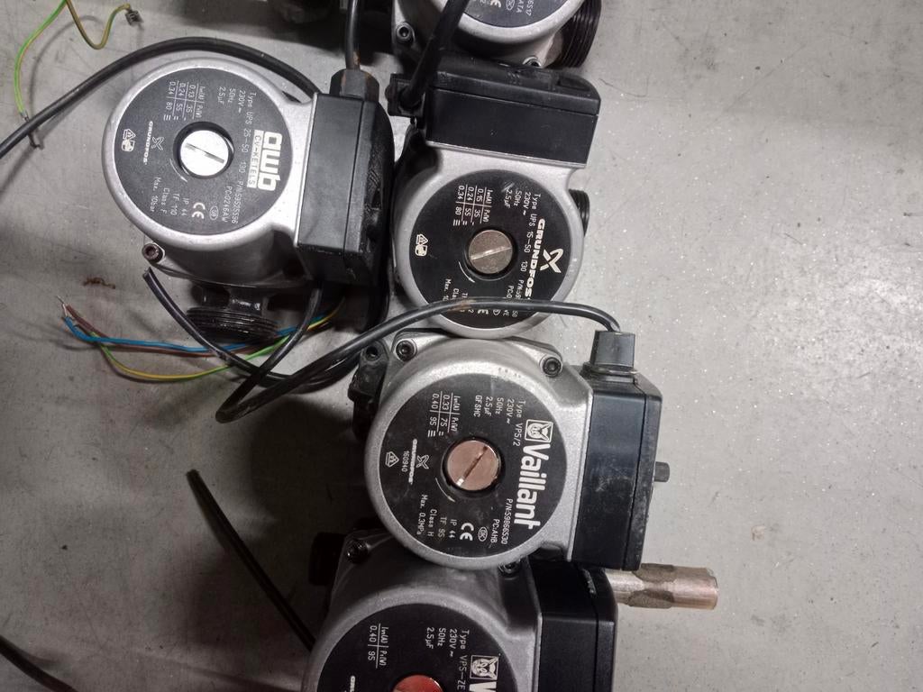 Grundfos Vaillant circulatie pompen zwembad pompen, Ophalen of Verzenden, Zo goed als nieuw