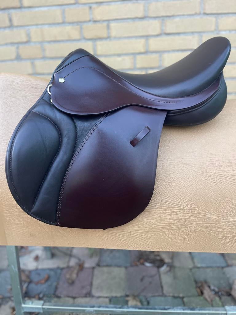 Nieuwe Selle victoria 16,5 inch Gratis consult bij aanschaf, Dieren en Toebehoren, Paarden en Pony's | Zadels, Zo goed als nieuw