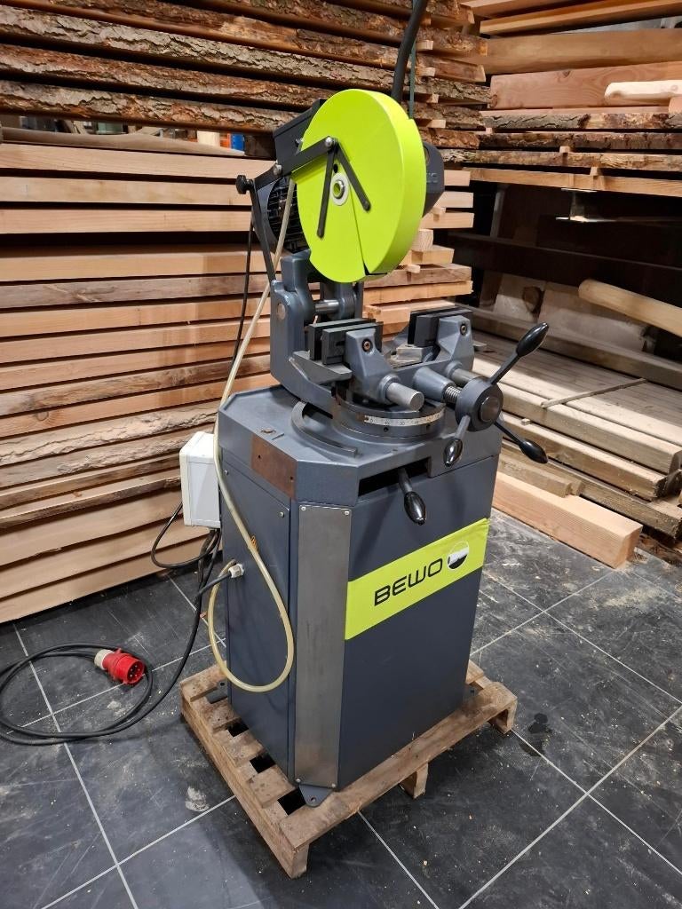 bewo afkortzaag, zaagmachine als nieuw, Doe-het-zelf en Verbouw, Gereedschap | Zaagmachines, Ophalen, 70 mm of meer, Bewo, Zo goed als nieuw