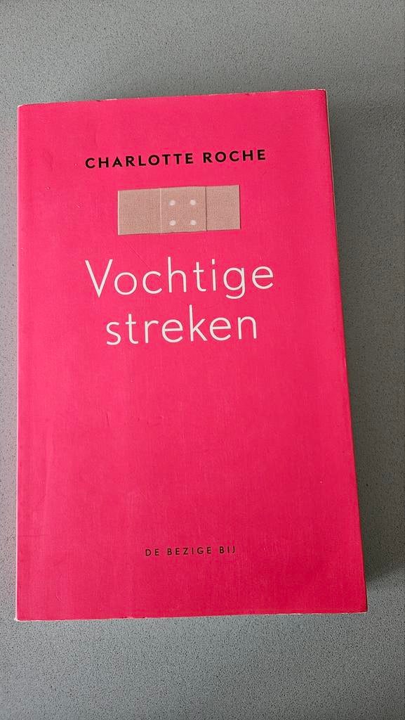 Vochtige Streken - Charlotte Roche, Ophalen of Verzenden, Gelezen, Charlotte Roche, Nederland