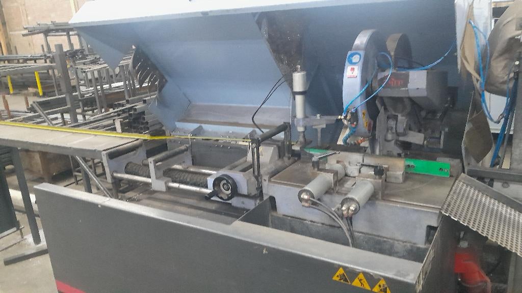 cirkelzaag machine voor aluminium, Doe-het-zelf en Verbouw, Gereedschap | Zaagmachines, Gebruikt, Cirkelzaag, 30 tot 70 mm, 1200 watt of meer