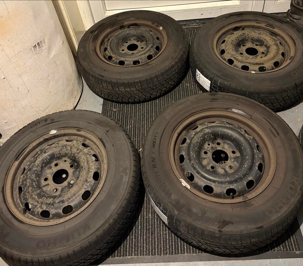 Kuhmo Winterbanden Dodge, Crysler, Jeep, Auto-onderdelen, Banden en Velgen, 16 inch, Banden en Velgen, Personenwagen, Gebruikt