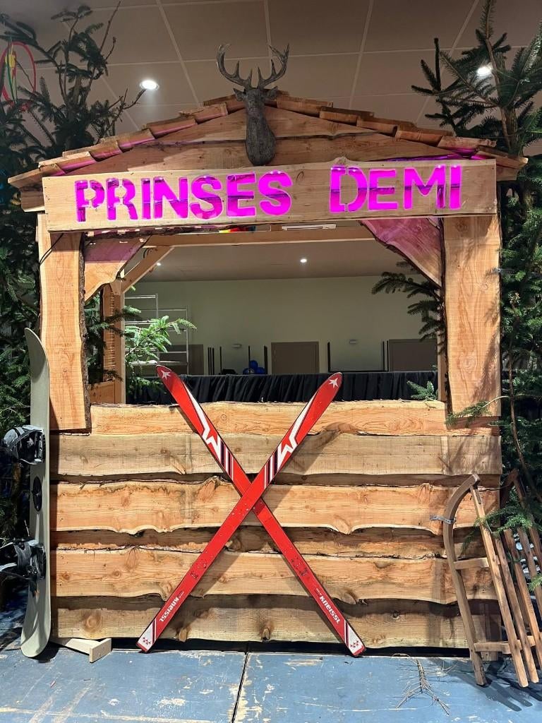 2 handgemaakte houten hutjes (DJ booth & shotjes bar), Ophalen, Nieuw, Feestartikel, Kerst of Sinterklaas